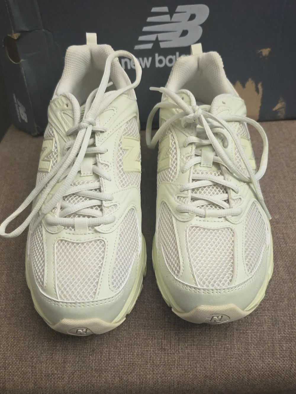 NIB: Unisex New Balance Tennis Shoes